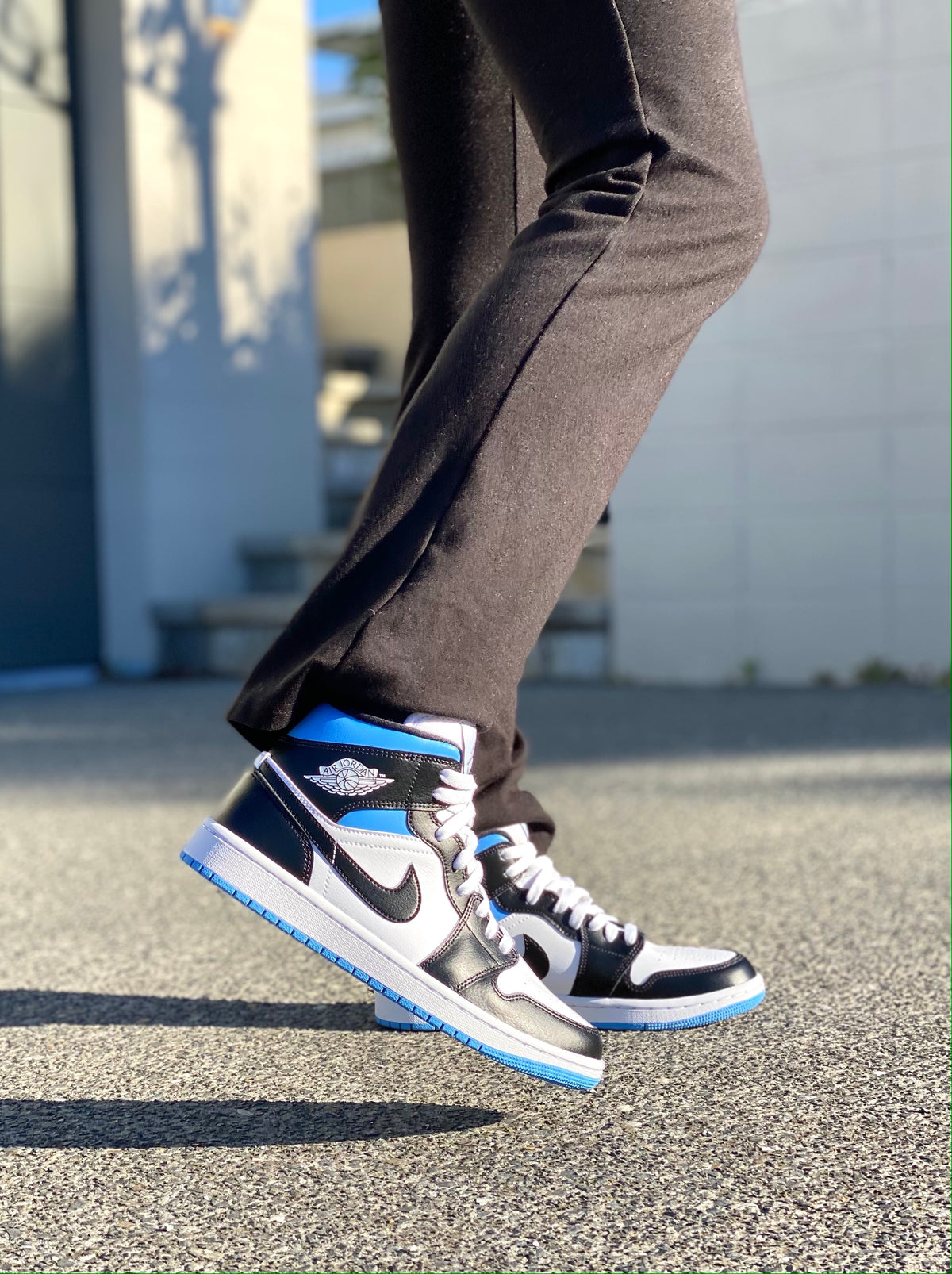 Nike Air Jordan 1 Mid &#39;University Blue&#39;